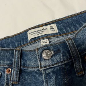 Abercrombie & Fitch - 90’s Slim Straight Ultra High Rise - Curve Love Jeans